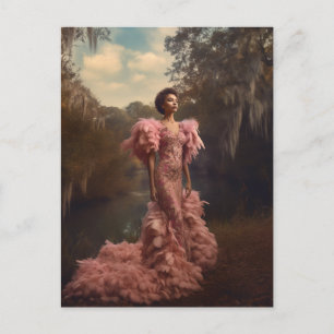 Postal Mujer hermosa con un vestido rosa