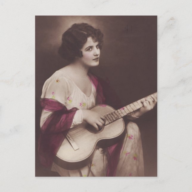 Postal Mujer hermosa tocando glamour vintage de guitarra (Anverso)