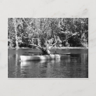 Postal mujer kayak