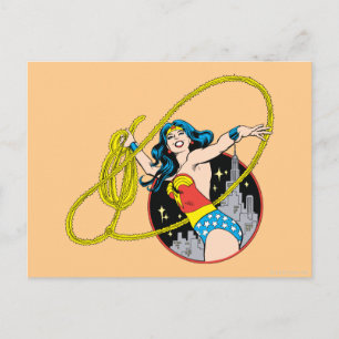 Postal Mujer Maravilla con antecedentes de ciudad