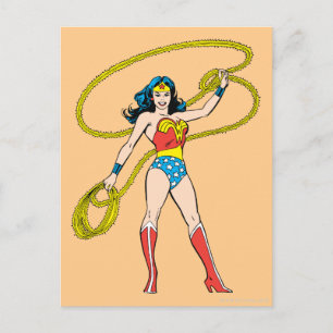 Postal Mujer Maravilla parada con Lasso