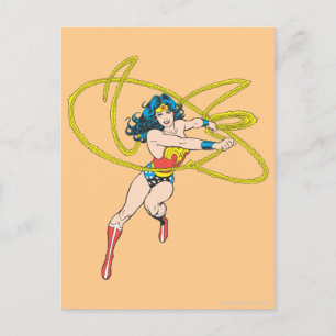 Postal Mujer Maravilla sostiene Lasso 1