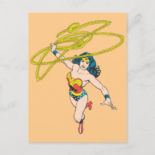 Postal Mujer Maravilla sostiene Lasso 2
