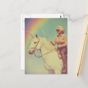 Postal Mujer mayor monta unicornio con espada
