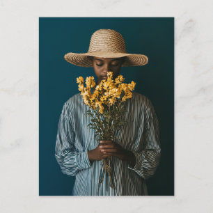 Postal Mujer negra elegante con flores
