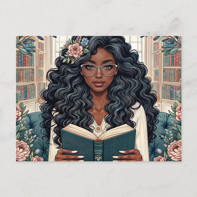 Postal Mujer negra leyendo libro usando lentes (Anverso)