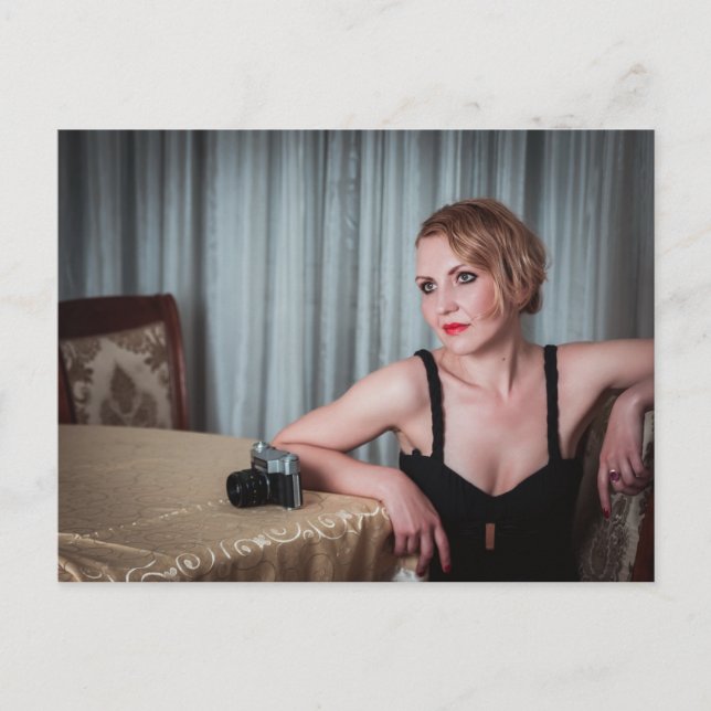 Postal Mujer retro con cámara (Anverso)