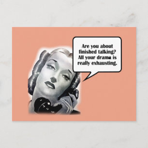 Postal Mujer retro en el teléfono, drama