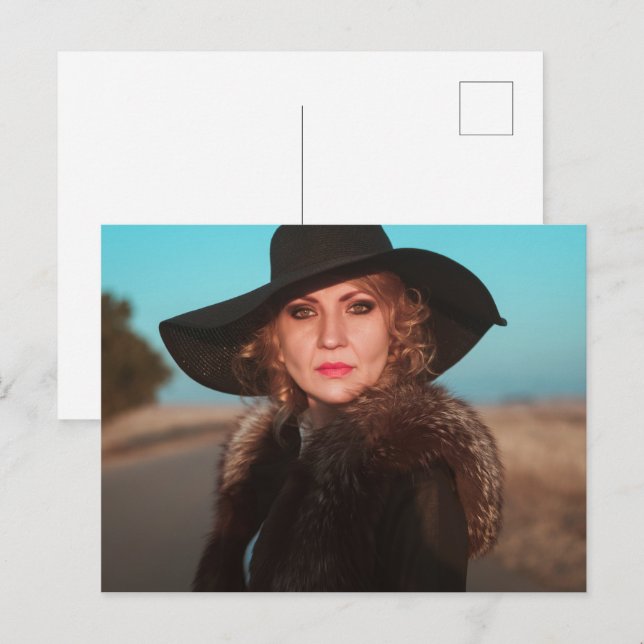 Postal Mujer retro en la carretera (Anverso / Reverso)