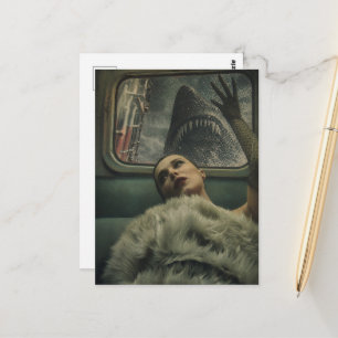 Postal Mujer Surrealista y la Vigilancia de Tiburones