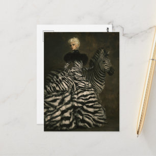 Postal Mujer surrealista y una fantasía de moda de cebra