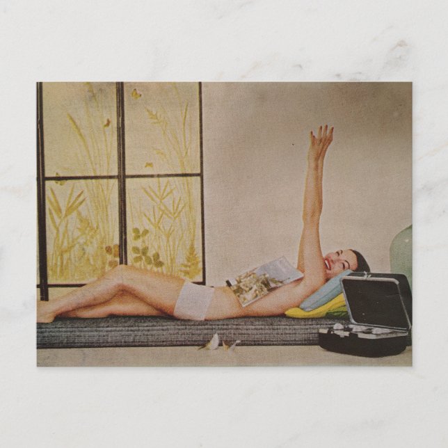 Postal Mujer vintage feliz relajándose anuncio de pérdida (Anverso)