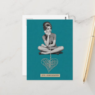 Postal Mujer y corazón de teléfono su complicado collage