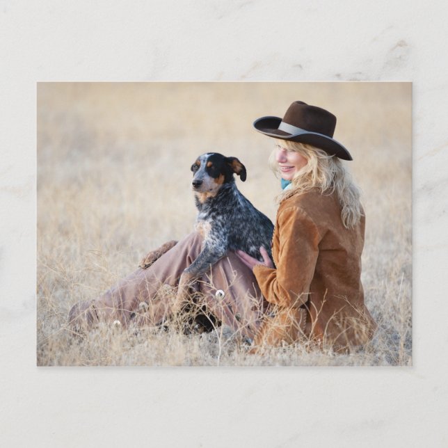 Postal Mujer y perro sentados en el campo (Anverso)