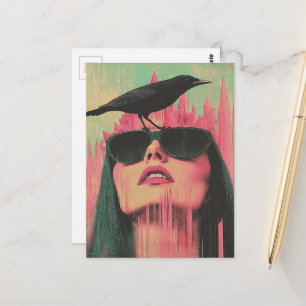 Postal Mujer y un pájaro negro