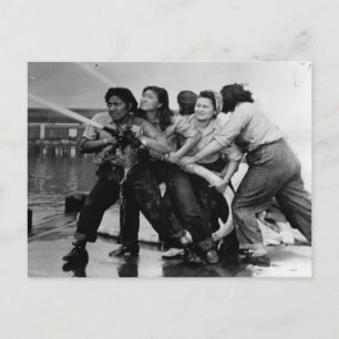 Postal Mujeres de la Segunda Guerra Mundial frente a la t