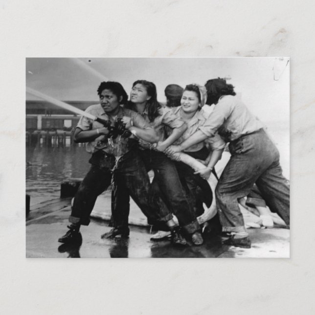 Postal Mujeres de la Segunda Guerra Mundial frente a la t (Anverso)