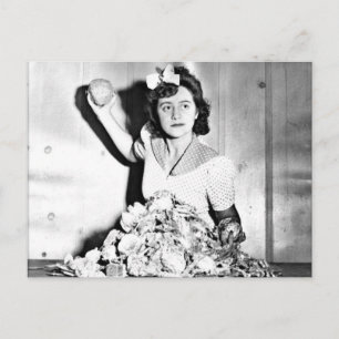 Postal Mujeres de la Segunda Guerra Mundial frente a la t