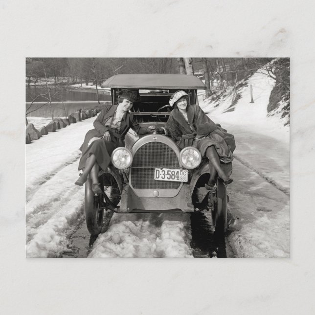 Postal Mujeres posando en automóvil, 1920 (Anverso)