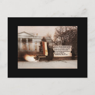 Postal Mujeres protestan en la Casa Blanca