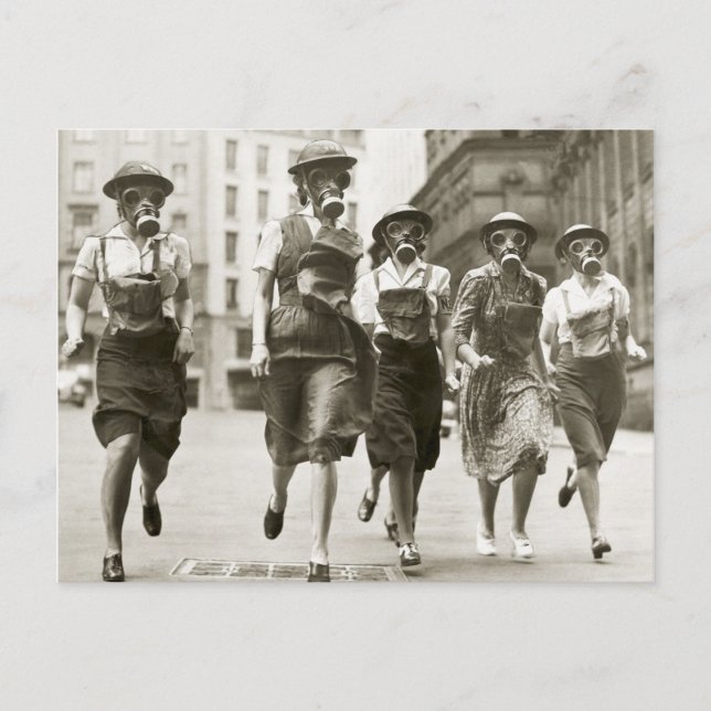 Postal Mujeres ventilatorias en máscaras de gas en la Seg (Anverso)