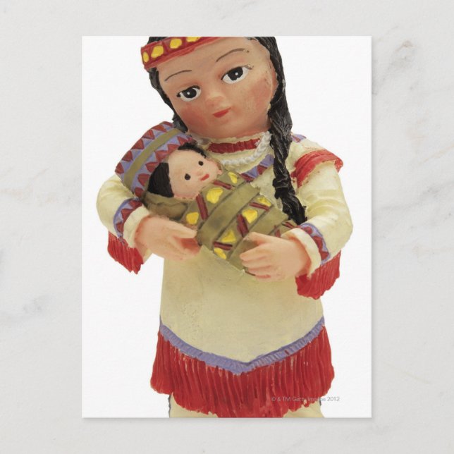 Postal muñeca hembra roja india sosteniendo un bebé (Anverso)
