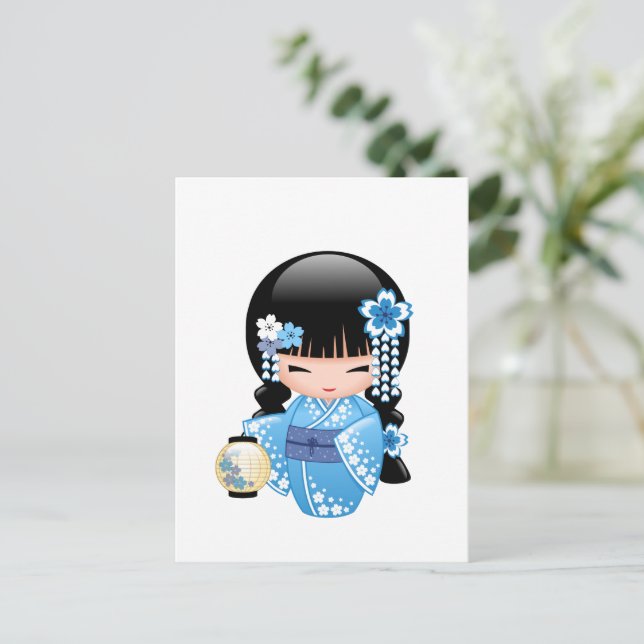 Postal Muñeca Kokeshi de invierno - Chica Geisha (Anverso de pie)