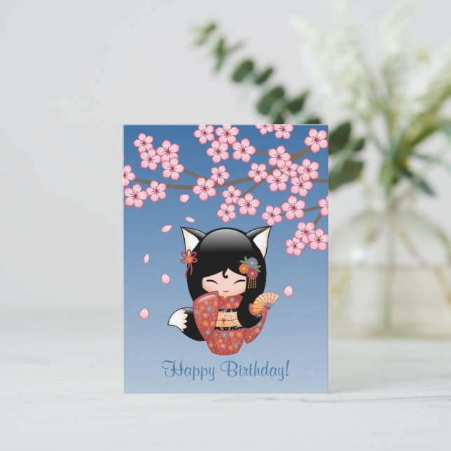 Postal Muñeca Kokeshi Kitsune - Cumpleaños de Geisha Zorr (Anverso de pie)