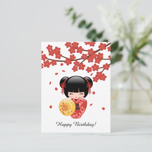 Postal Muñeca Kokeshi Sakura Roja, Cumpleaños de Geisha A (Anverso de pie)