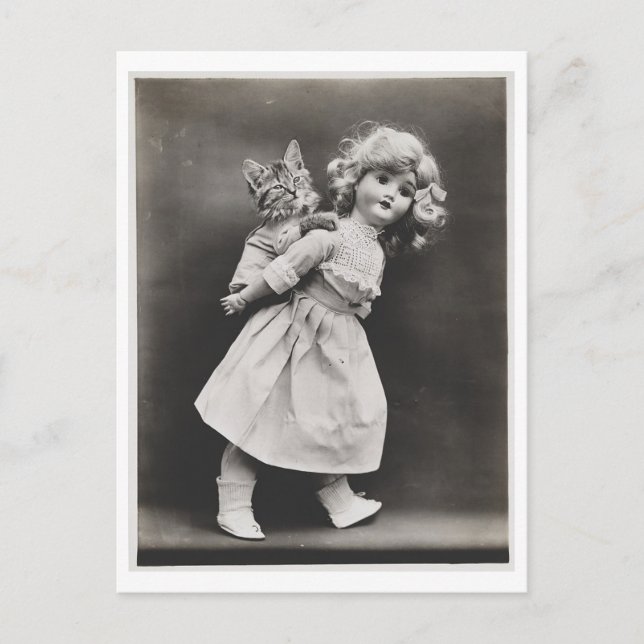 Postal Muñeca llevando un gato en una mochila obscenidad  (Anverso)