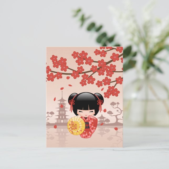 Postal Muñeca roja Sakura Kokeshi - Geisha japonesa (Anverso de pie)