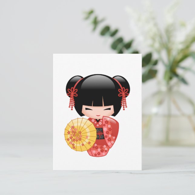 Postal Muñeca Sakura Kokeshi Roja - Geisha Cute (Anverso de pie)