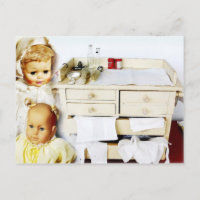 Muñecas y mesa vintage cambiante