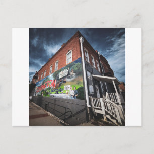 Postal Mural de Covington en edificio histórico de ladril