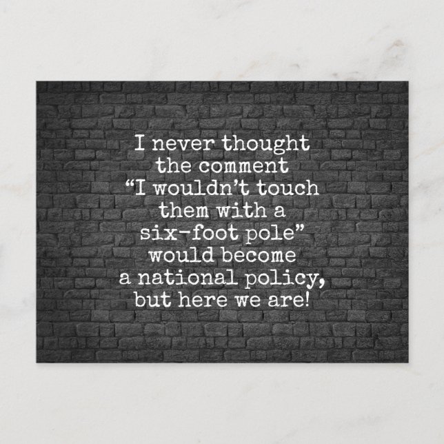 Postal Muro de ladrillo de chiste Covid de seis pies (Anverso)