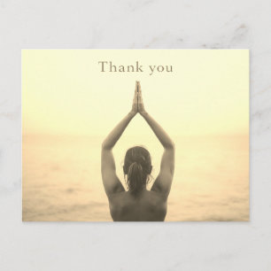 Postal Namaste Yoga mujer levanta la mano Gracias Postcar