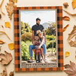 Postal Naranja Plaid Family Photo Kraft Happy Thankending<br><div class="desc">Naranja Búfalo Plaid Family Photo Happy Thankending Kraft Holiday Postcard</div>
