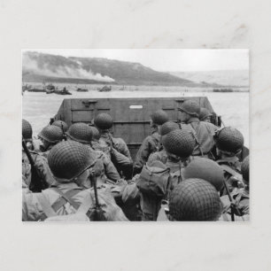 Postal Nave de desembarque LCVP cerca de la playa de Omah
