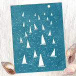 Postal Navegación marítima<br><div class="desc">Una carrera de veleros en un verde azulado océano verde. Perfecto para su marinero favorito, el ciclista de carreras y el fanático de regatta. Arte náutico original de Nic Squirrell.</div>