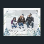 Postal Navidades alpinos snowy de Winter Wonderland Foto<br><div class="desc">Personalice esta tarjeta postal de Navidades de fotos familiares de invierno de moda con la imagen de su familia y sus saludos de temporada fácil y rápidamente,  simplemente presione el botón personalizar it para reorganizar y formatear el estilo y la ubicación del texto.  (c) El estudio Happy Cat</div>