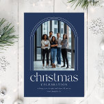 Postal Navidades de fotografía de elegancia de la compañí<br><div class="desc">Celebre la temporada con esta elegante tarjeta postal para Navidades de fotografía elegantes de la compañía Business Arch. Con un diseño elegante y profesional con un fondo azul y un marco arqueado para la foto de su equipo, esta carta capta el espíritu de unión. Perfecto para empresas que buscan enviar...</div>