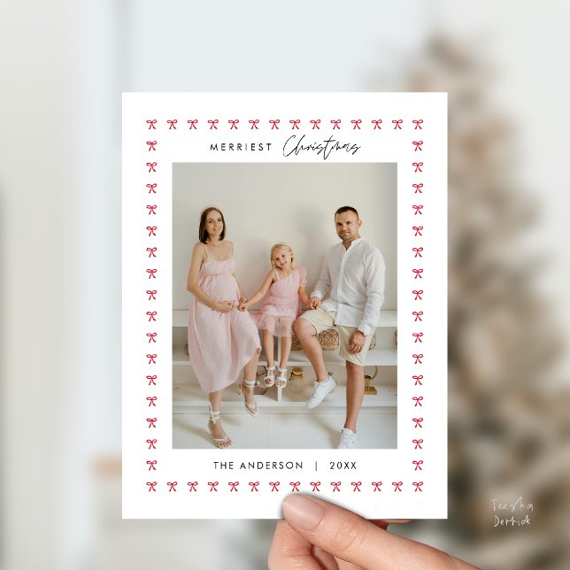 Postal Navidades de fotografía de la familia de patrones  (Modern Red Bow Pattern Family Photo Classy Elegant Christmas Postcard )