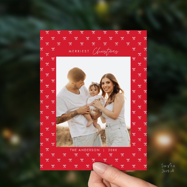 Postal Navidades de fotografía de la familia de patrones  (Modern Red Bow Pattern Family Photo Christmas Postcard in Vintage theme)