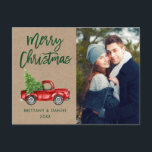 Postal Navidades fotográficos de camionetas de Kraft Brus<br><div class="desc">Kraft Green Brush Script Watercolor Vintage Camión Rojo con Árbol de Navidad - Feliz Navidad Couple Foto Postcard</div>