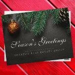 Postal Navidades Pine Cones | Saludos de temporada<br><div class="desc">El logotipo de su empresa se puede añadir aquí: http://www.zazzle.com/store/selectpartysupplies</div>