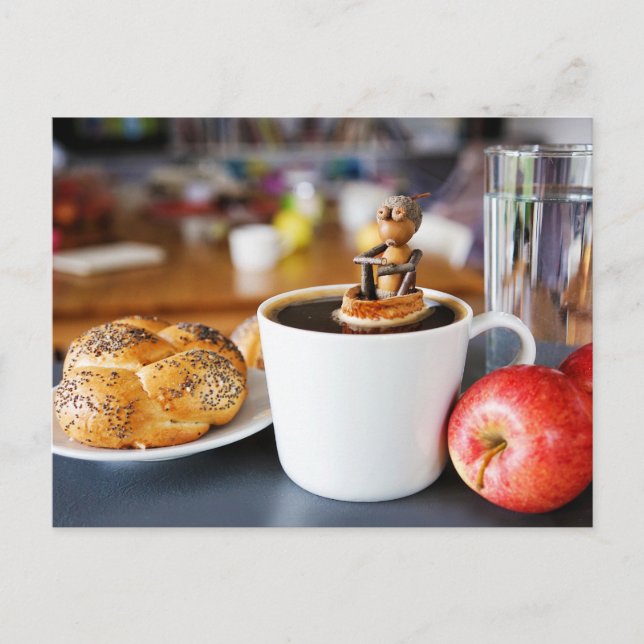 Postal ¡Necesito un café grande! Divertido cruce de posta (Anverso)