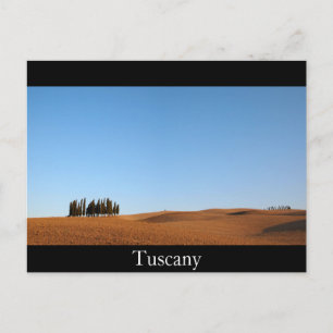 Postal negra del paisaje toscano y los cipreses