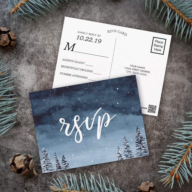 Postal Nevado invierno Nocturno acuarela Azul | RSVP (Watercolor Winter wonderland rsvp postcard featuring a navy blue night background with snow.)