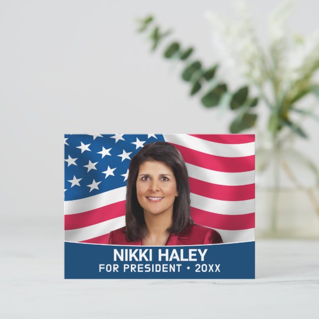 Postal Nikki Haley - Foto de campaña con bandera estadoun (Anverso de pie)