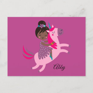 Postal Niña Bonita de Cabello Negro Montada en un Unicorn
